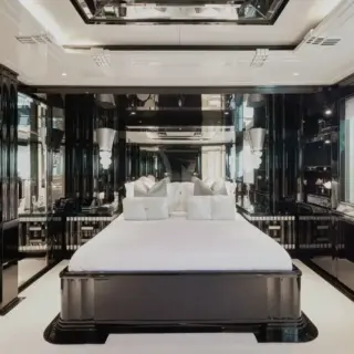 Double cabin (lower deck)