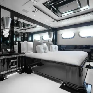 Double cabin (lower deck)