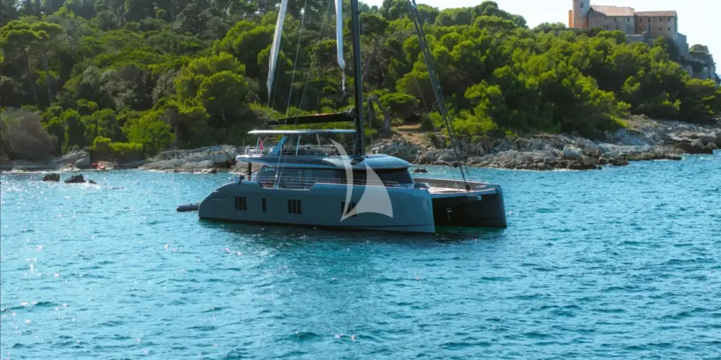 APOLLO 99 - At Anchor