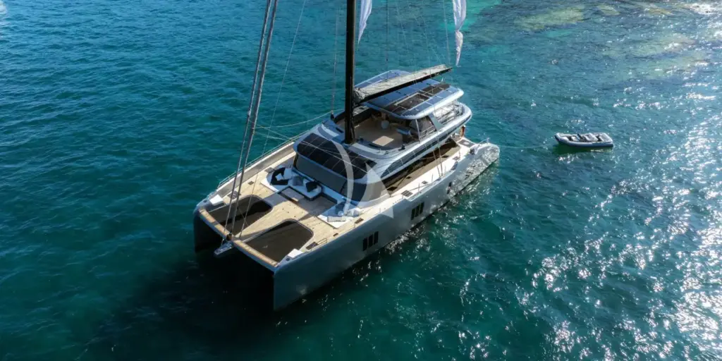 APOLLO 99 - At Anchor