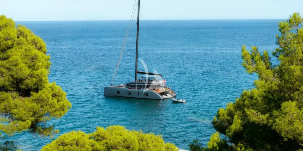 APOLLO 99 - At Anchor