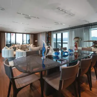 Main deck dining