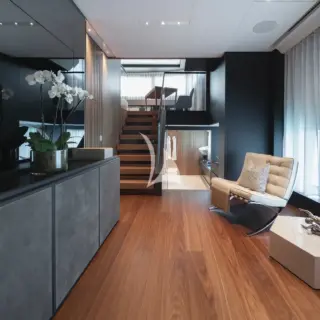 Master cabin foyer