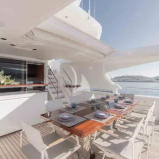 Upper aft deck - al fresco dining