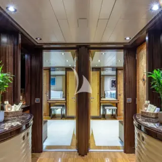 Lower deck foyer