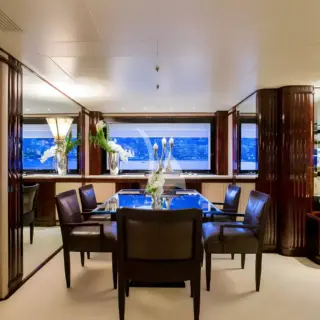 UPPER SALON