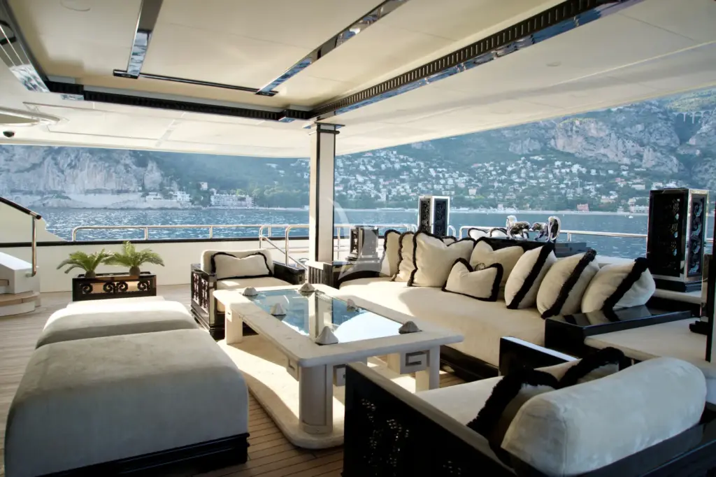 LIONESS V - Main Deck Aft