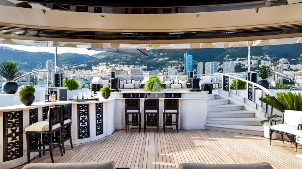 LIONESS V - SUN DECK