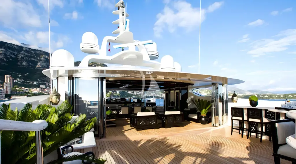 LIONESS V - SUN DECK