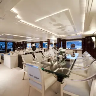LIONESS V - Main Salon