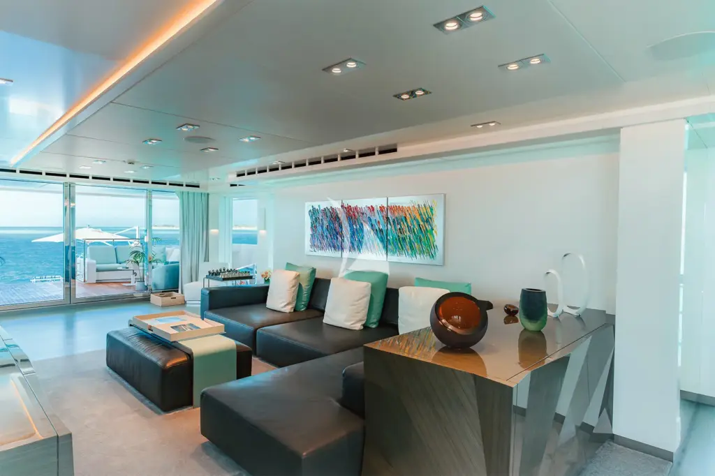 HOME - Main Salon