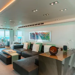 HOME - Main Salon