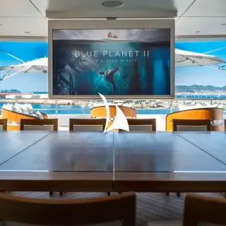 Bridge deck dining (photo credit: Bannenberg & Rowell)