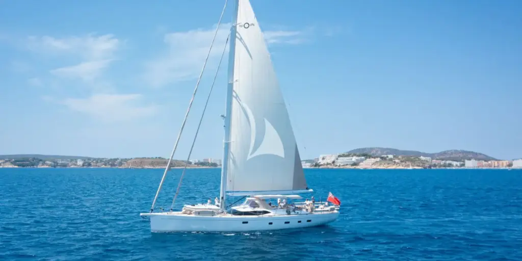 CHAMPAGNE HIPPY - Sailing