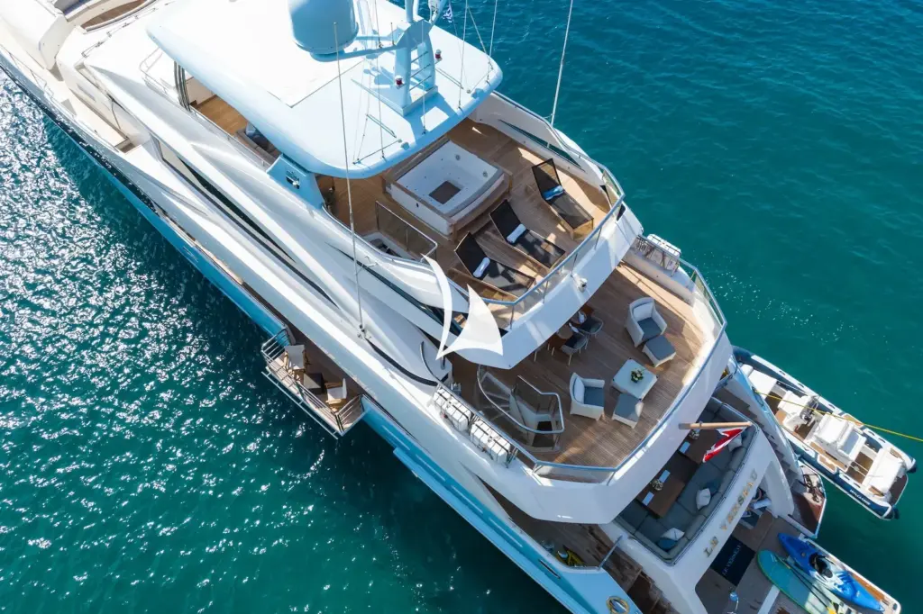 LE VERSEAU - Tri decks aft and 2 fold down balconies