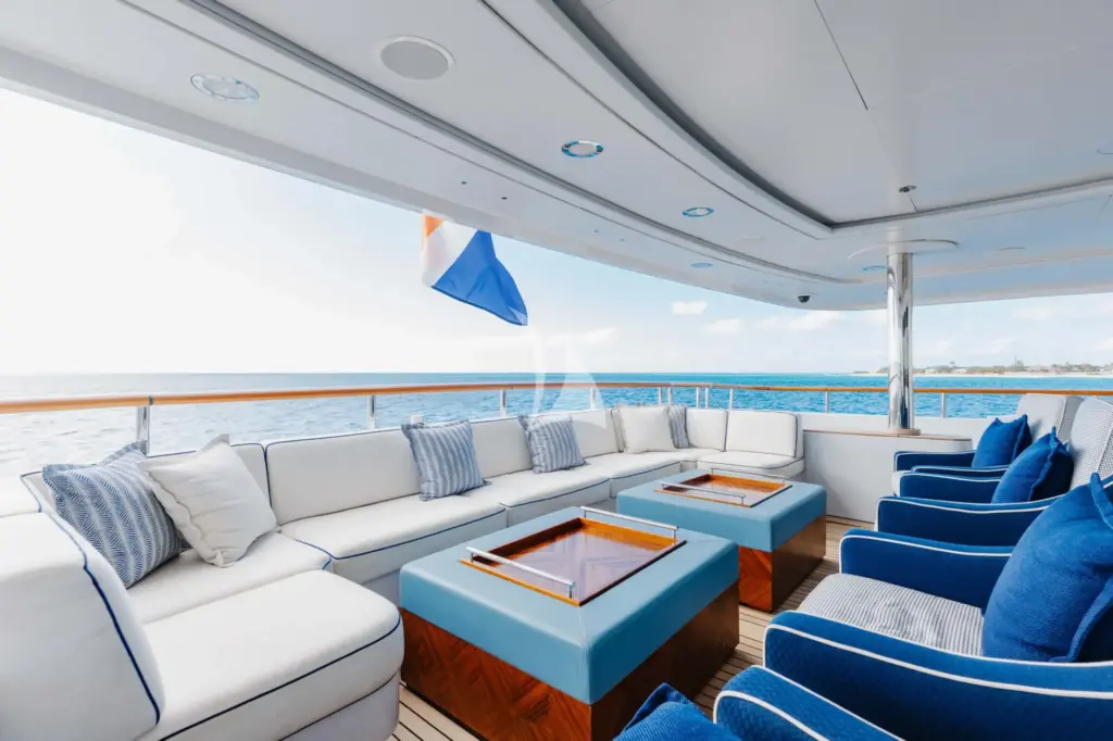 LADY B - MAIN DECK AFT