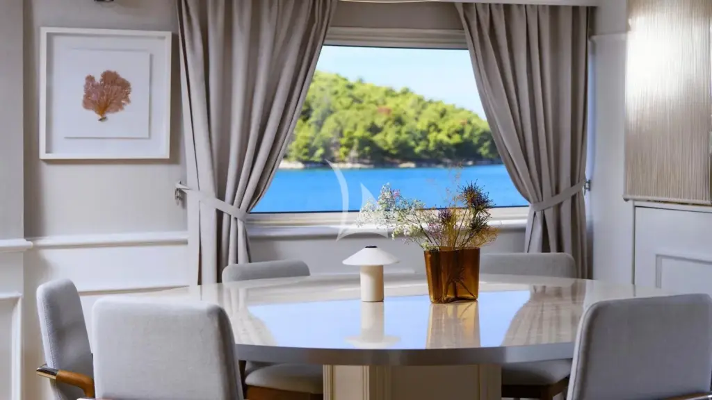 LA PERLA - Bridge Deck - Salon and Formal Dining 