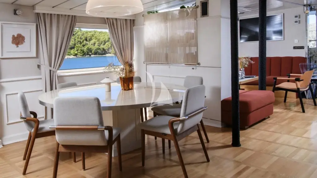 LA PERLA - Bridge Deck - Salon and Formal Dining 