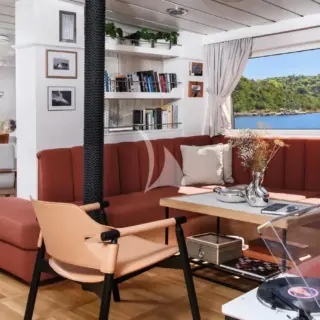 Bridge Deck - Salon and Formal Dining