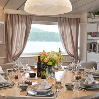 Bridge Deck - Salon and Formal Dining