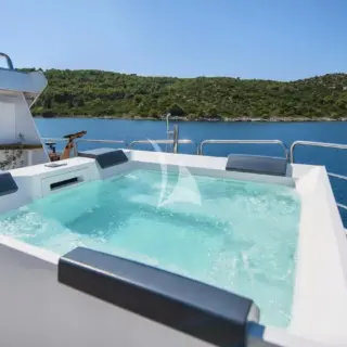 Sun Deck - Jacuzzi