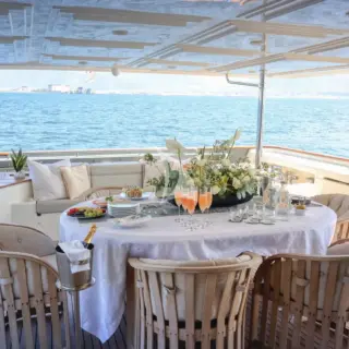 MAIN DECK