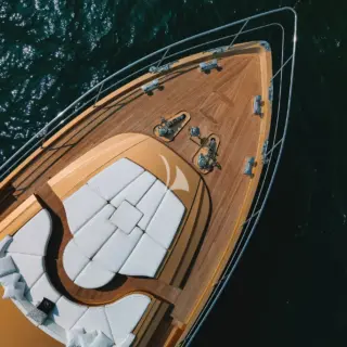 Main deck forward seating area
