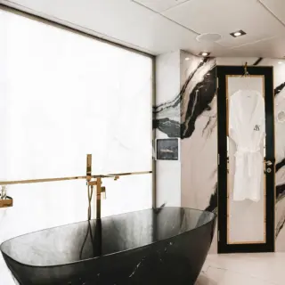 Master bathroom en suite