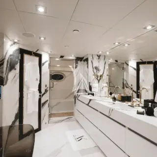 Master bathroom en suite