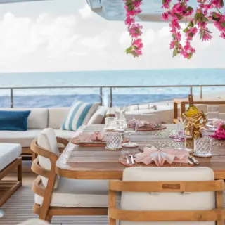 CAPTAIN MORGAN III dining decor