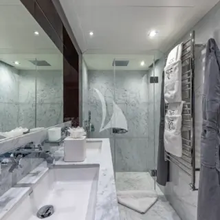 VIP Stateroom bath 2