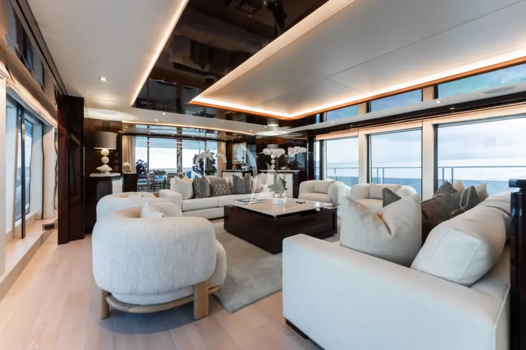 CAPTAIN MORGAN III - Main Salon