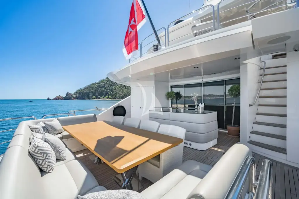 LADY VOLANTIS - Main Deck Aft