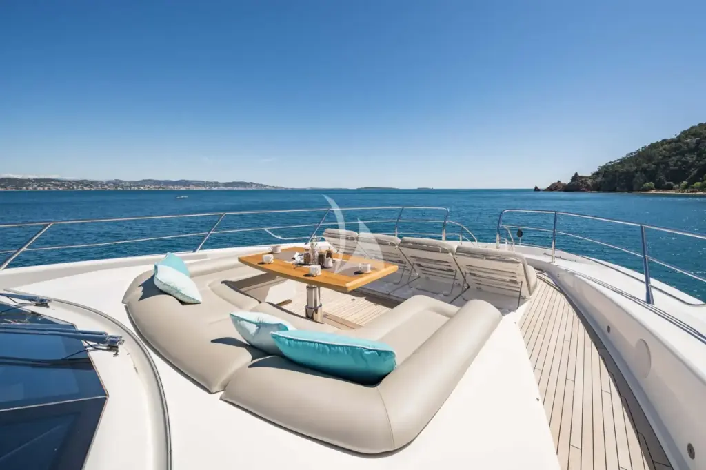 LADY VOLANTIS - Foredeck