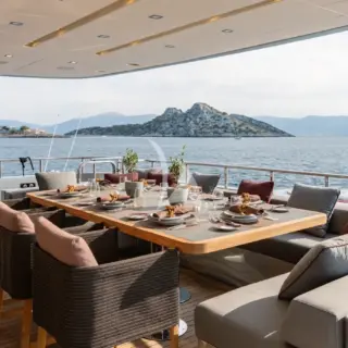 Aft deck - al fresco dining