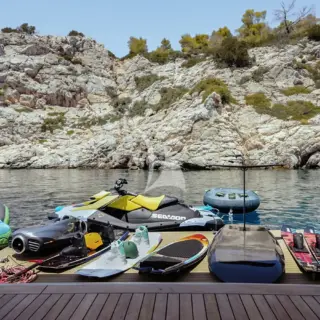 Aft deck - Swimming platform & toys