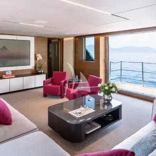 Main deck saloon area: folding down terraces for al fresco moments!