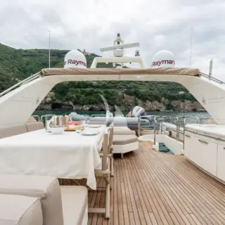 Sundeck dining zone