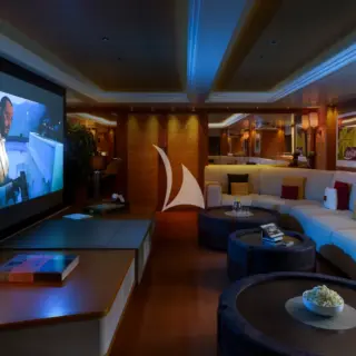 UPPER DECK SALON CINEMA