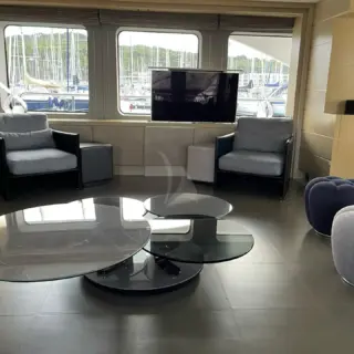 Main salon *new floor and coffe table*