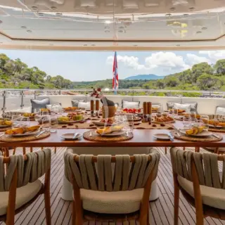 Upper deck - Lounge & al fresco dining area