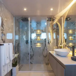 Master cabin II  bathroom