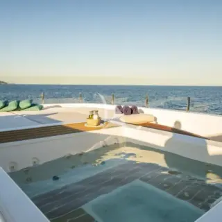 Sundeck Jacuzzi
