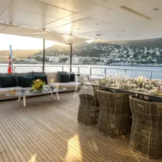 Upper deck dining