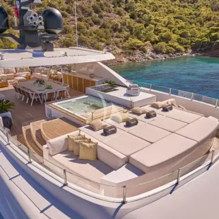 Sundeck jacuzzi & sunbathing area