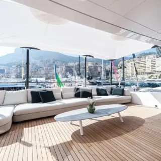 Upper deck
