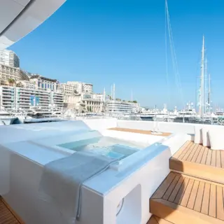 Sundeck Jacuzzi
