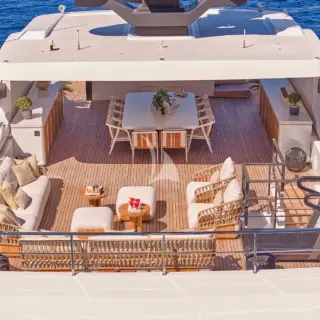 Sundeck Aft overview