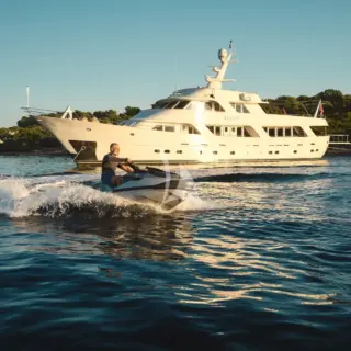 Exterior jet ski