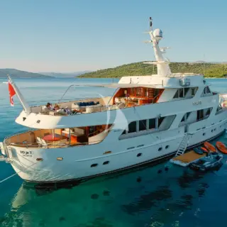 Exterior starboard